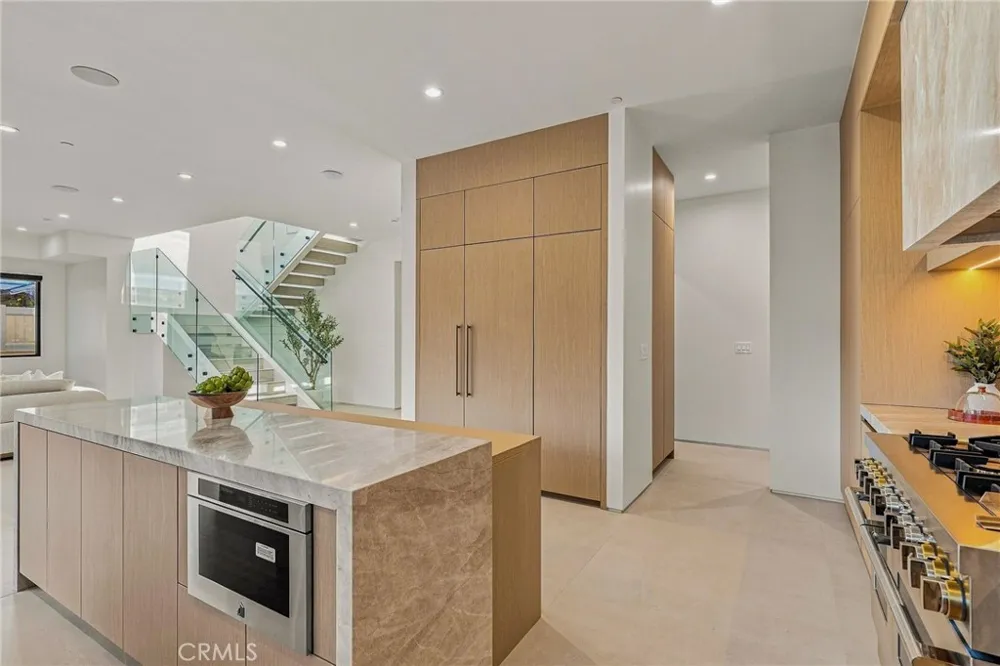 12408 Cumpston Valley Village, CA 91607