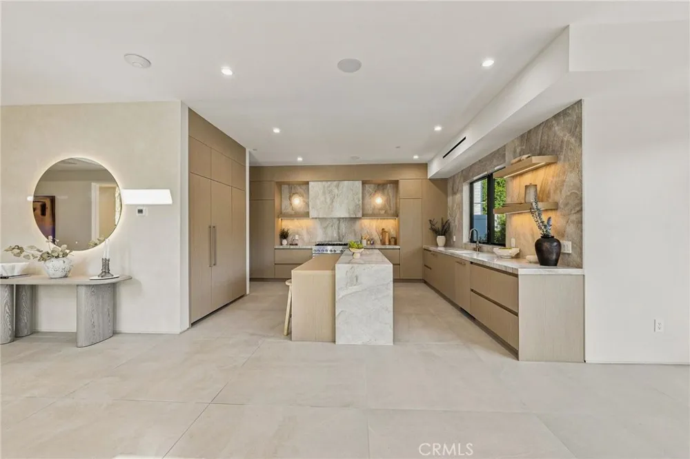 12408 Cumpston Valley Village, CA 91607