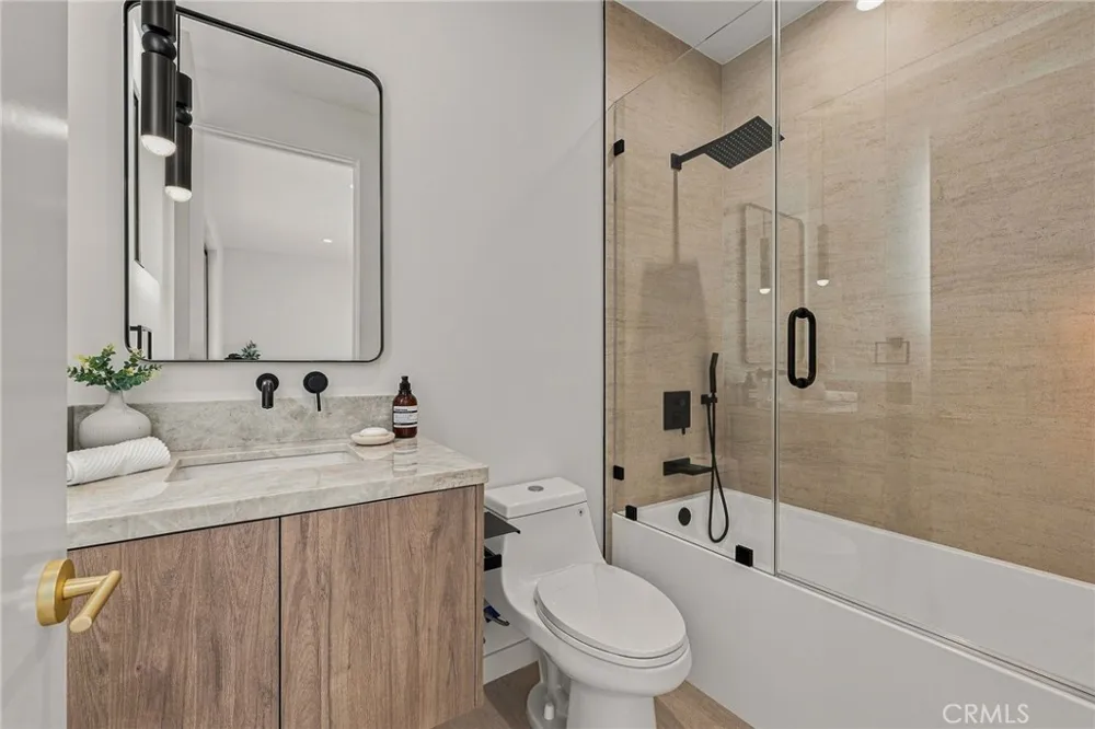 12408 Cumpston Valley Village, CA 91607
