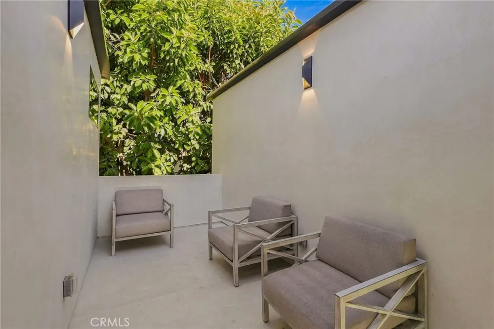 12408 Cumpston Valley Village, CA 91607