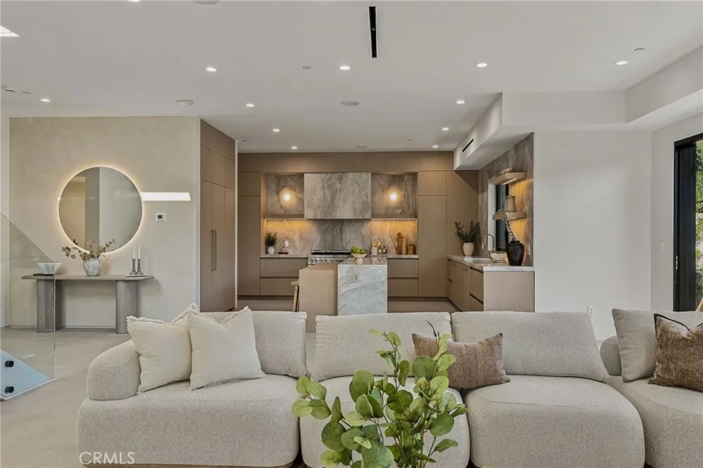 12408 Cumpston Valley Village, CA 91607