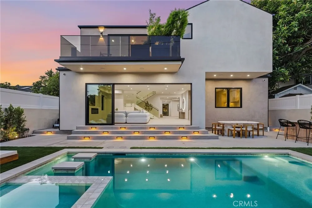 12408 Cumpston Valley Village, CA 91607