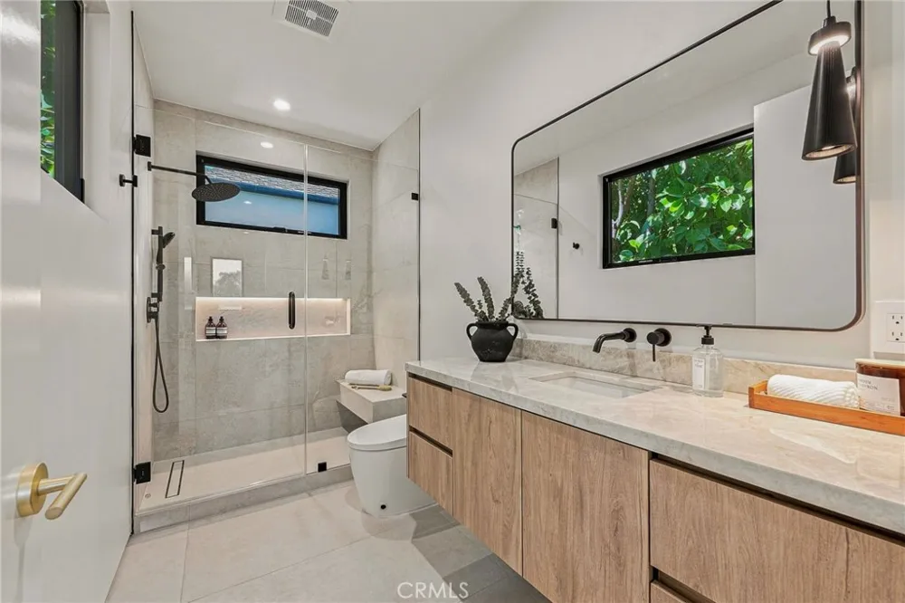 12408 Cumpston Valley Village, CA 91607