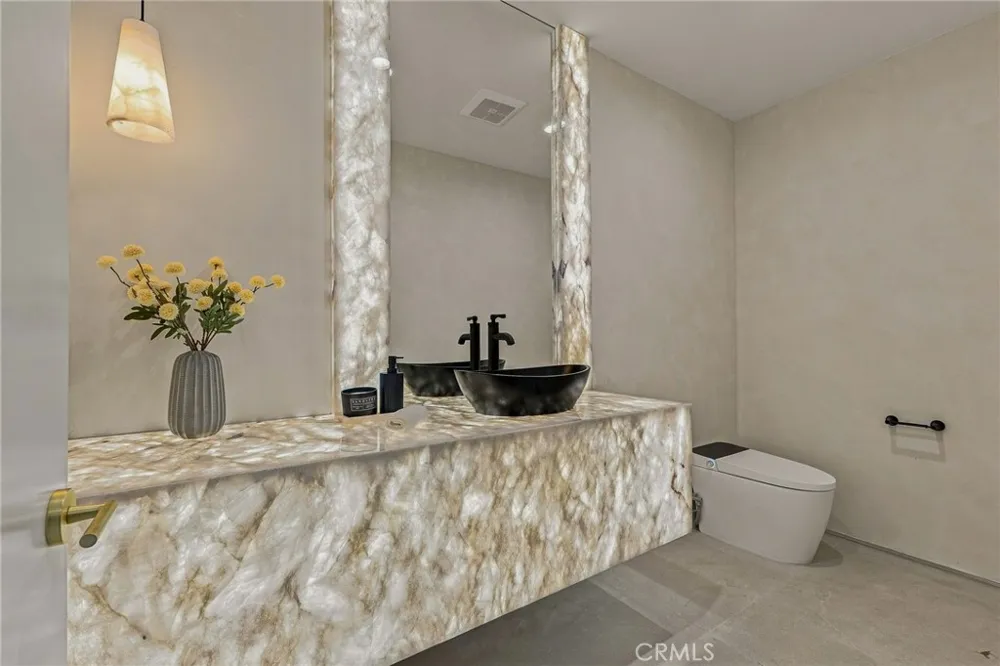 12408 Cumpston Valley Village, CA 91607