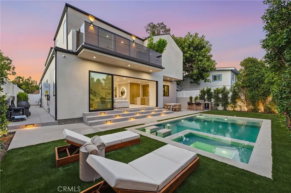 12408 Cumpston Valley Village, CA 91607