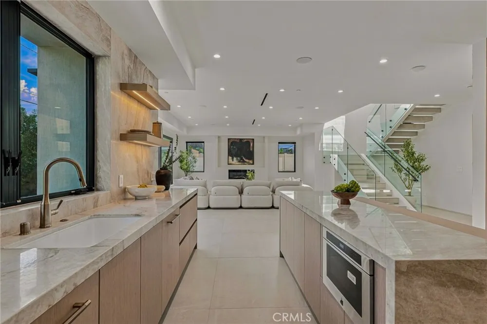 12408 Cumpston Valley Village, CA 91607