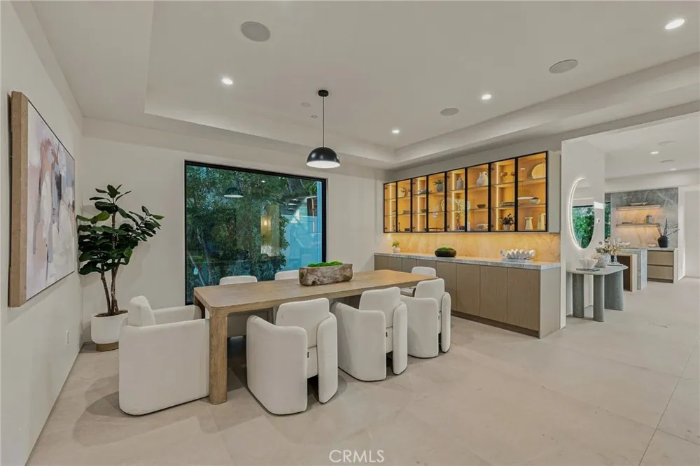 12408 Cumpston Valley Village, CA 91607
