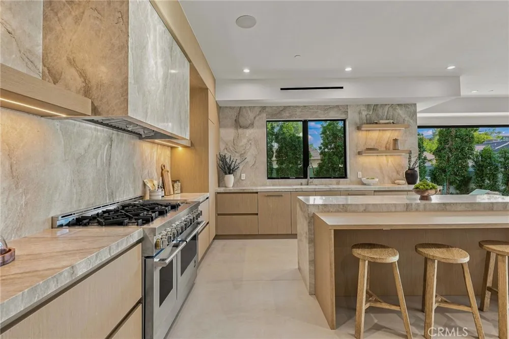 12408 Cumpston Valley Village, CA 91607