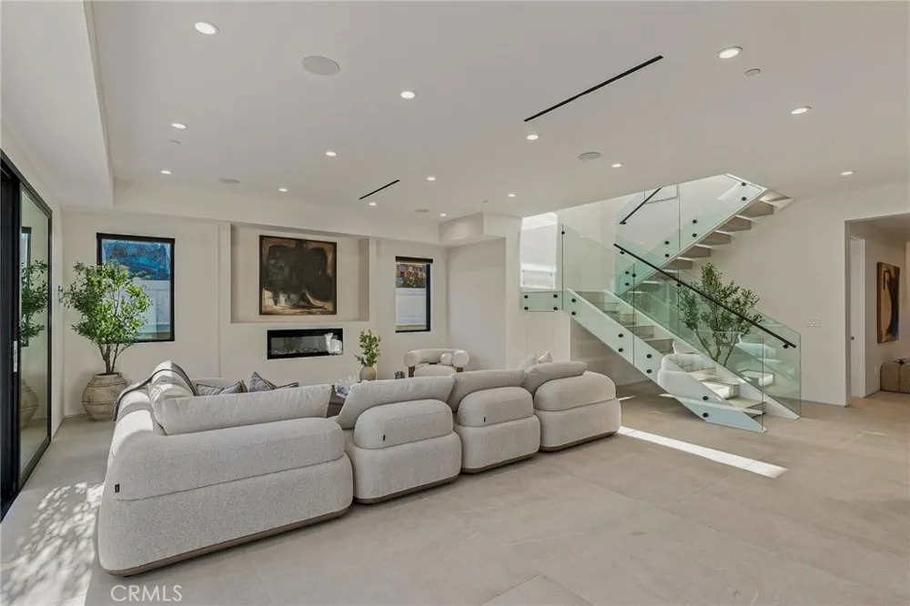 12408 Cumpston Valley Village, CA 91607