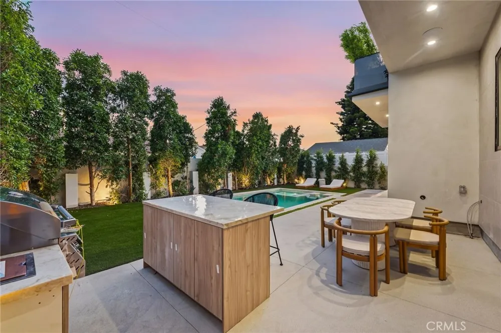 12408 Cumpston Valley Village, CA 91607