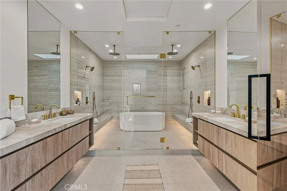 12408 Cumpston Valley Village, CA 91607