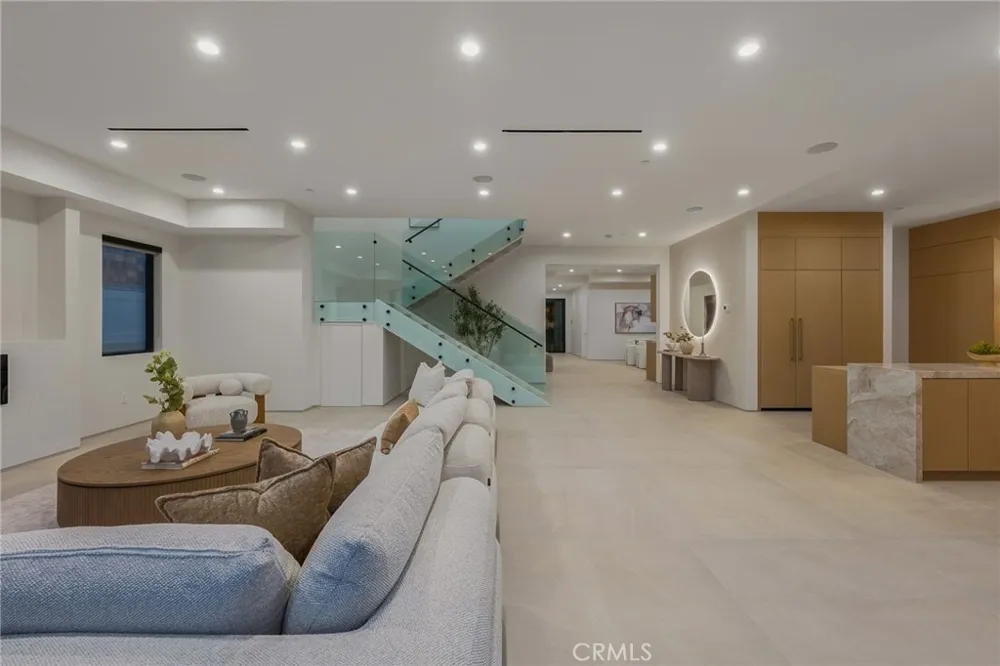 12408 Cumpston Valley Village, CA 91607