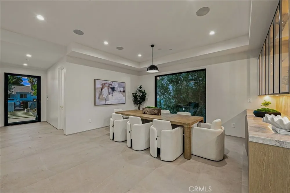 12408 Cumpston Valley Village, CA 91607