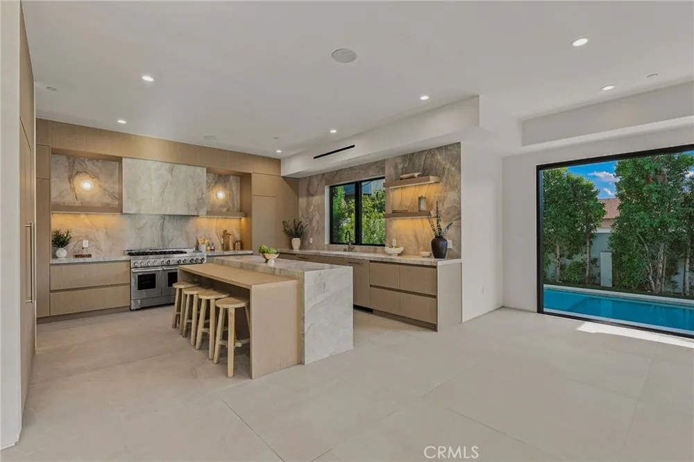 12408 Cumpston Valley Village, CA 91607