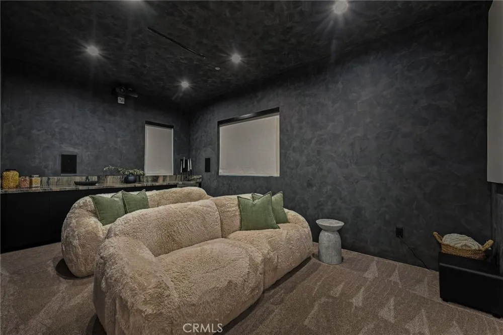 12408 Cumpston Valley Village, CA 91607
