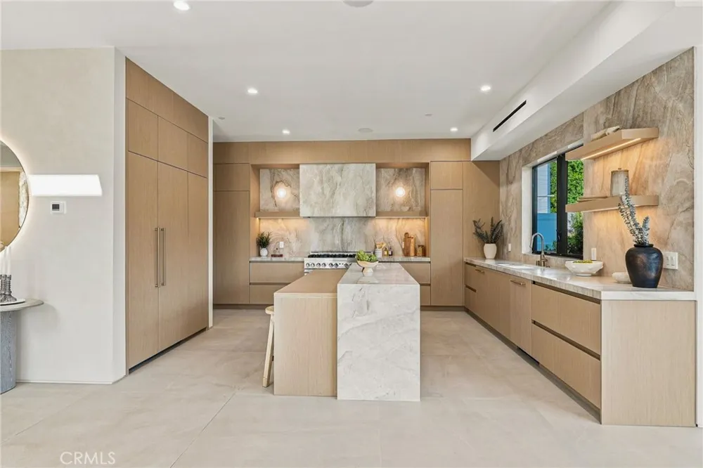12408 Cumpston Valley Village, CA 91607
