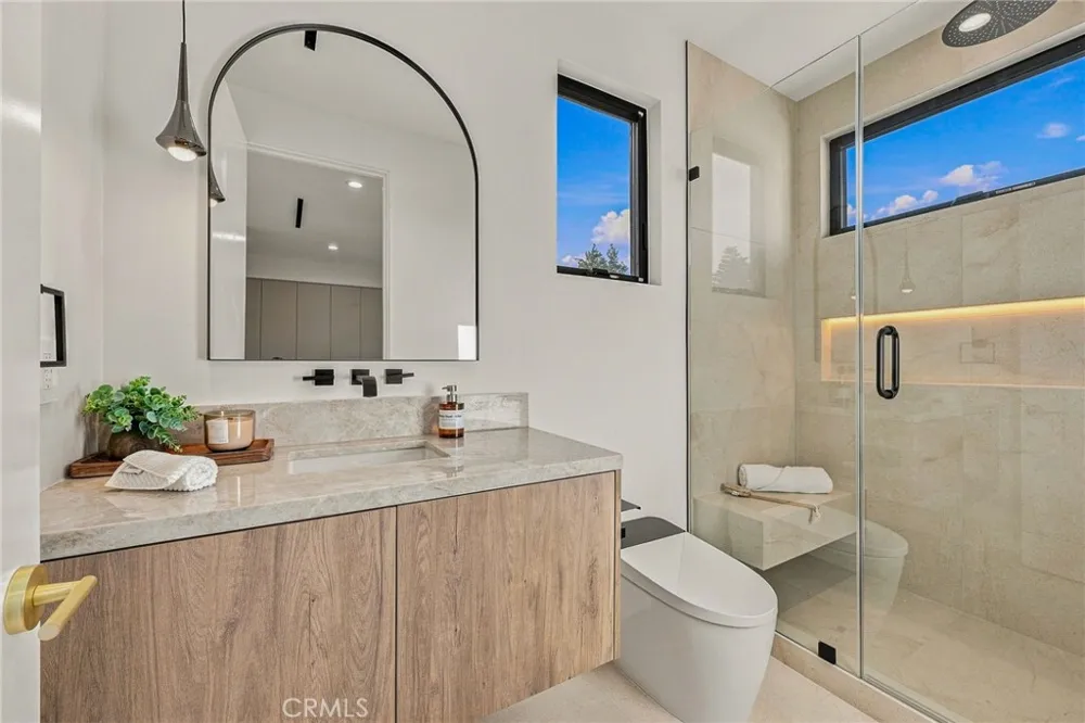 12408 Cumpston Valley Village, CA 91607