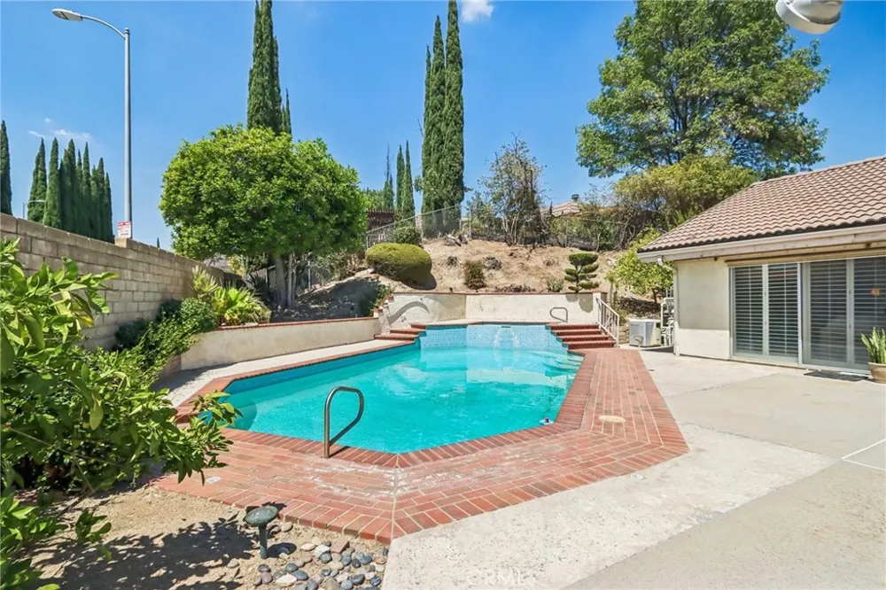 20463 Bermuda Street Chatsworth, CA 91311