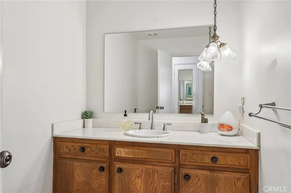 20463 Bermuda Street Chatsworth, CA 91311