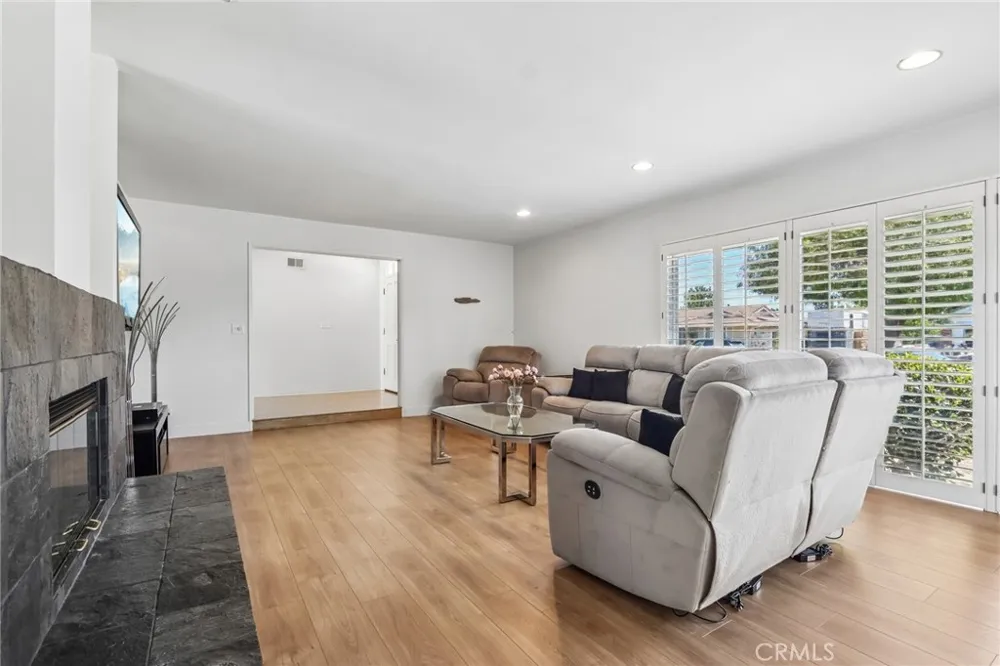 20463 Bermuda Street Chatsworth, CA 91311