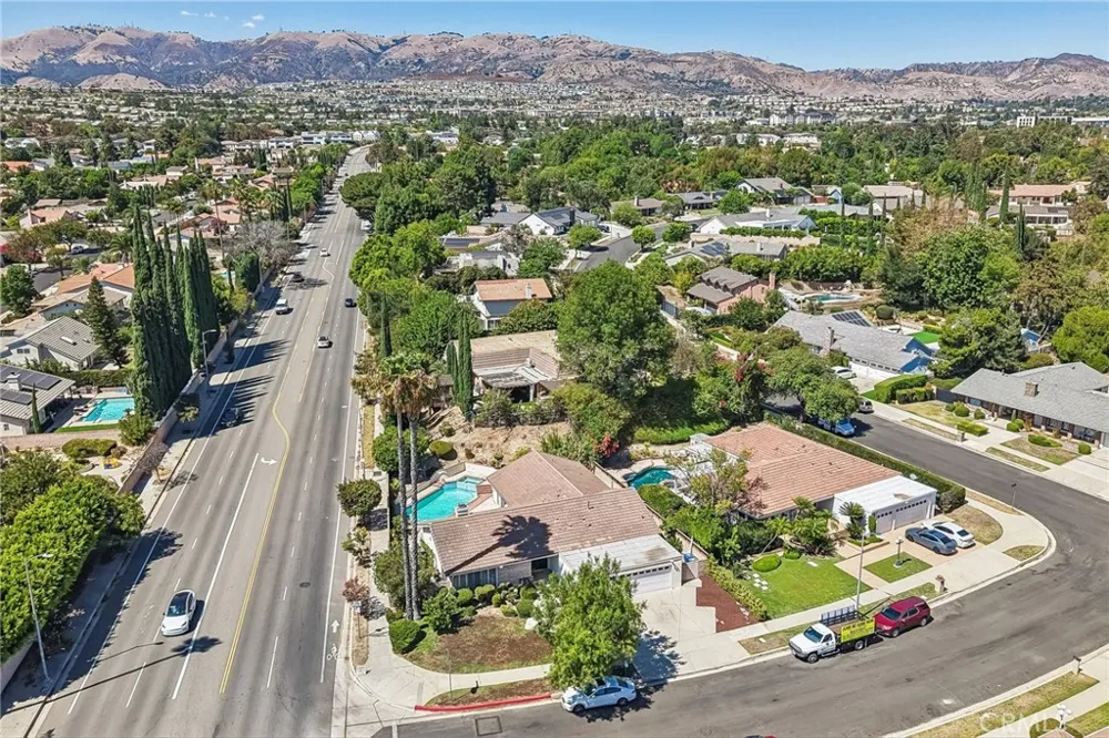 20463 Bermuda Street Chatsworth, CA 91311