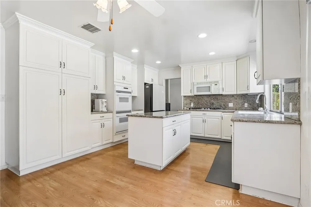 20463 Bermuda Street Chatsworth, CA 91311