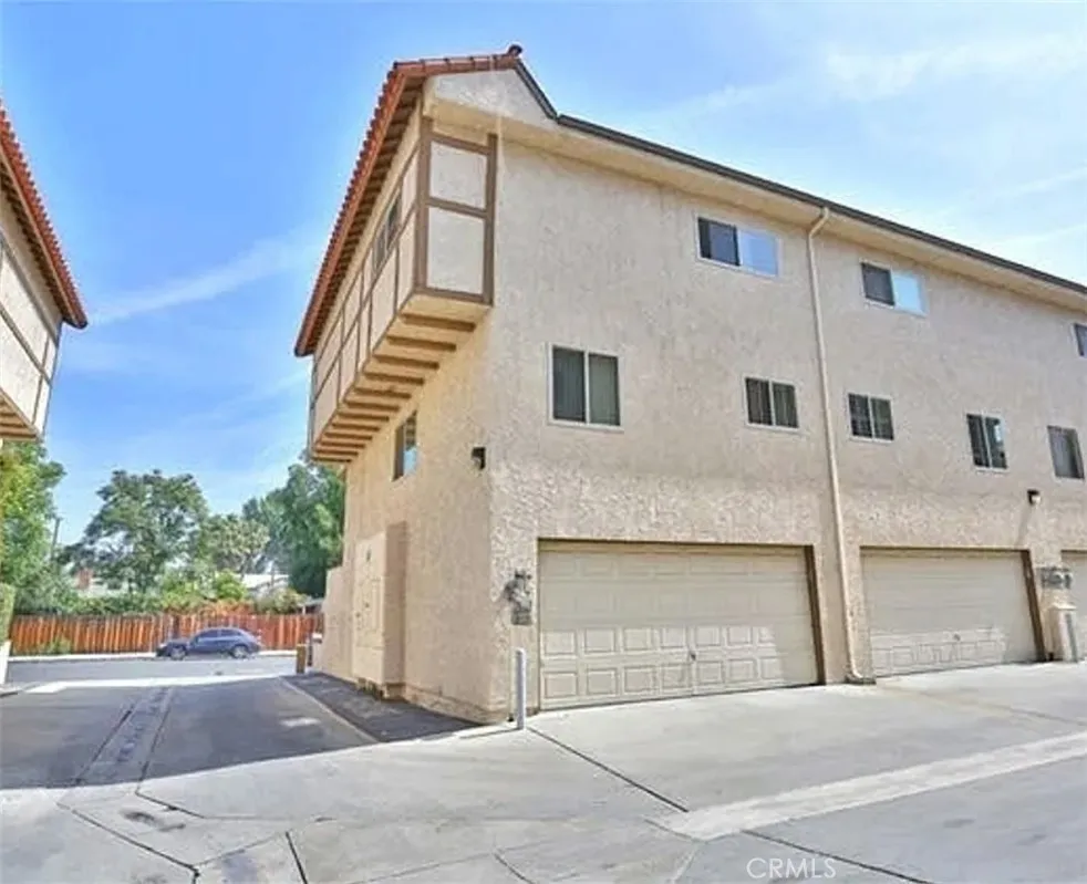 19545 Sherman #30 Los Angeles, CA 91335