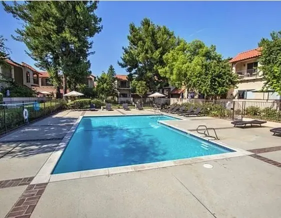 19545 Sherman #30 Los Angeles, CA 91335