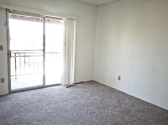 19545 Sherman #30 Los Angeles, CA 91335