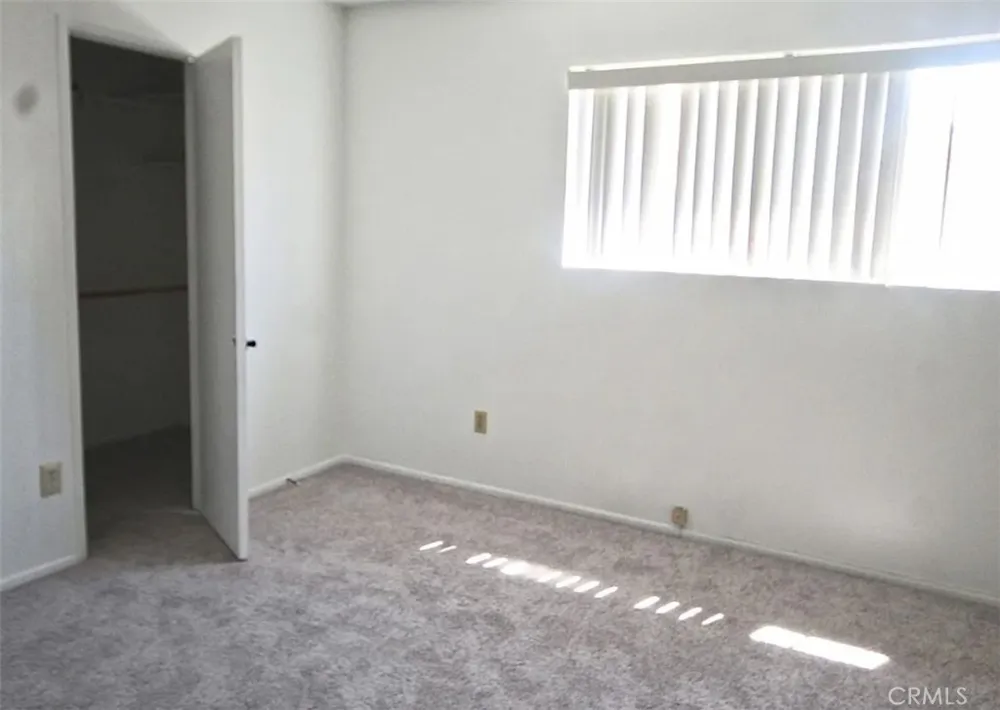 19545 Sherman #30 Los Angeles, CA 91335