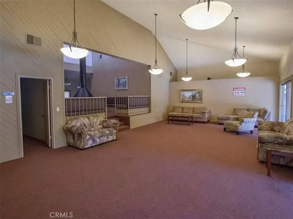 19545 Sherman #30 Los Angeles, CA 91335
