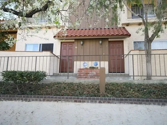19545 Sherman #30 Los Angeles, CA 91335
