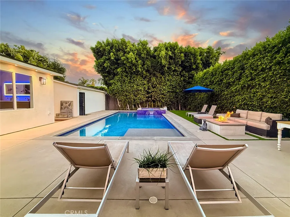15722 Magnolia Encino, CA 91436