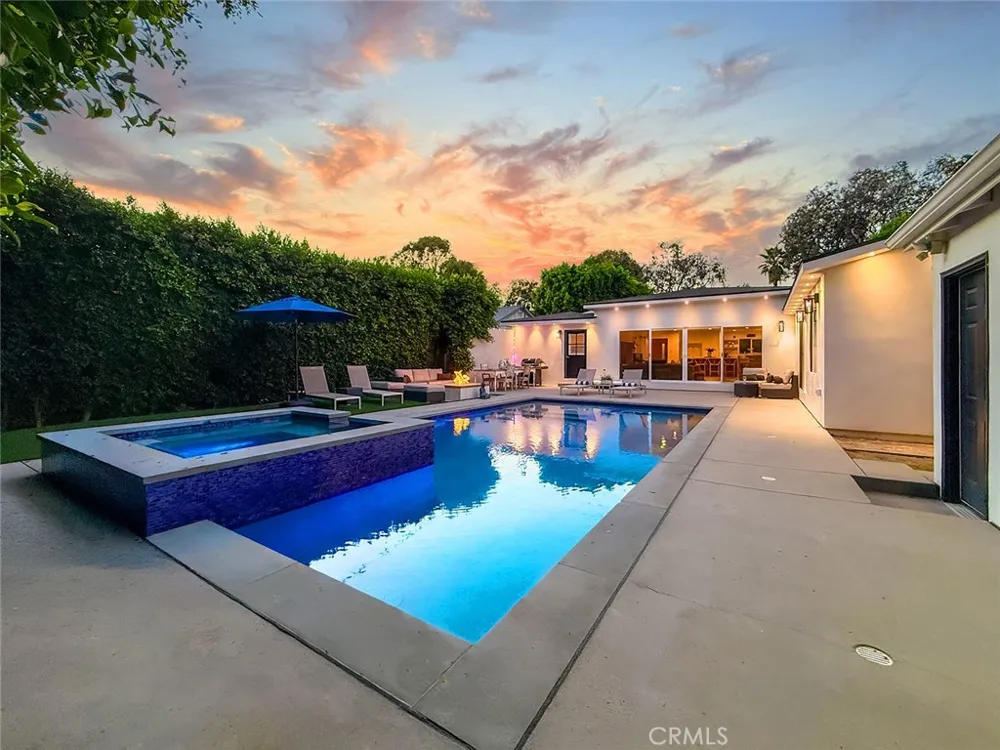 15722 Magnolia Encino, CA 91436