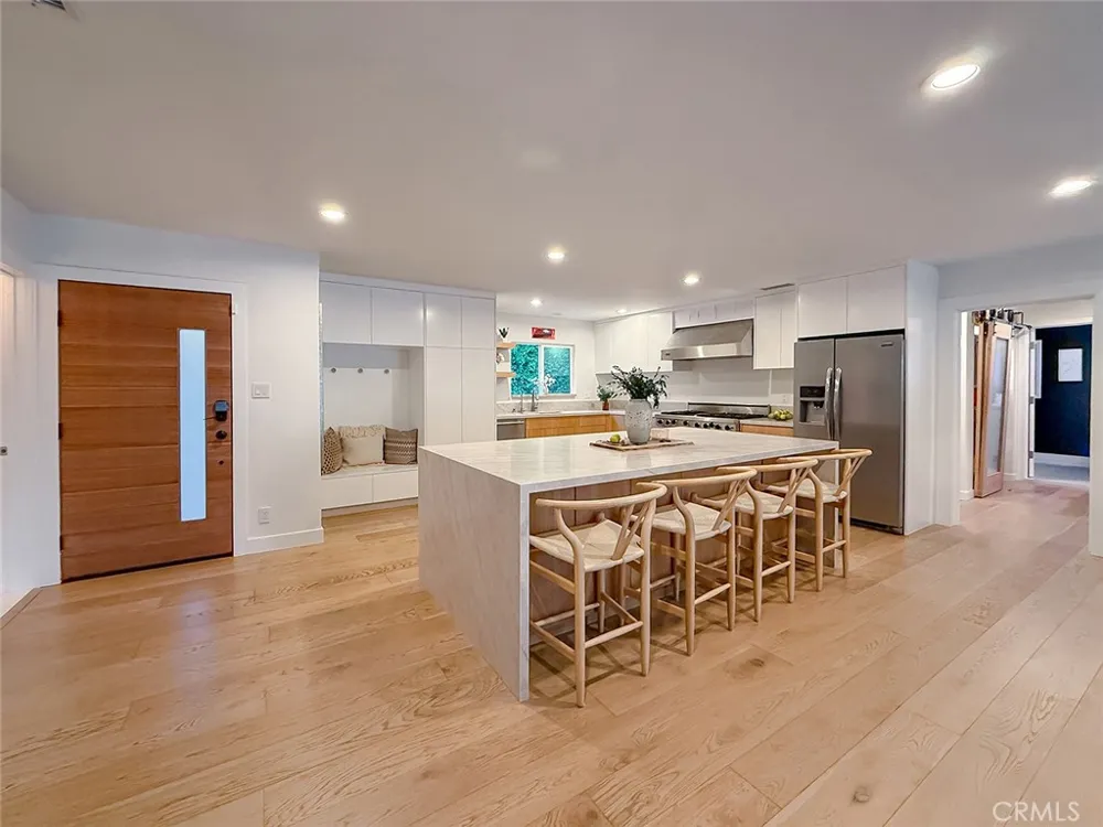 15722 Magnolia Encino, CA 91436