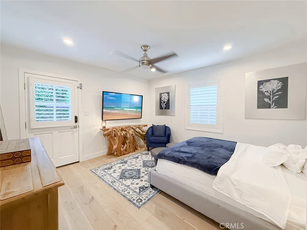 15722 Magnolia Encino, CA 91436