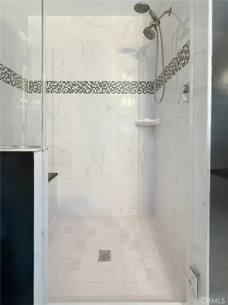 15722 Magnolia Encino, CA 91436