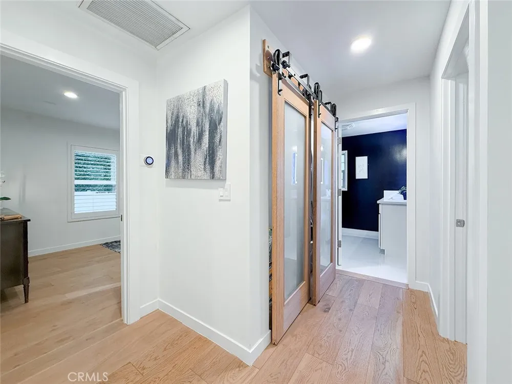 15722 Magnolia Encino, CA 91436