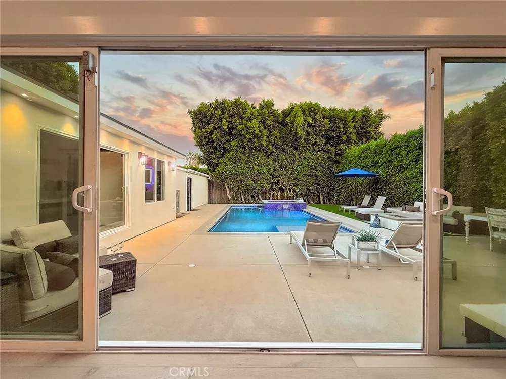 15722 Magnolia Encino, CA 91436