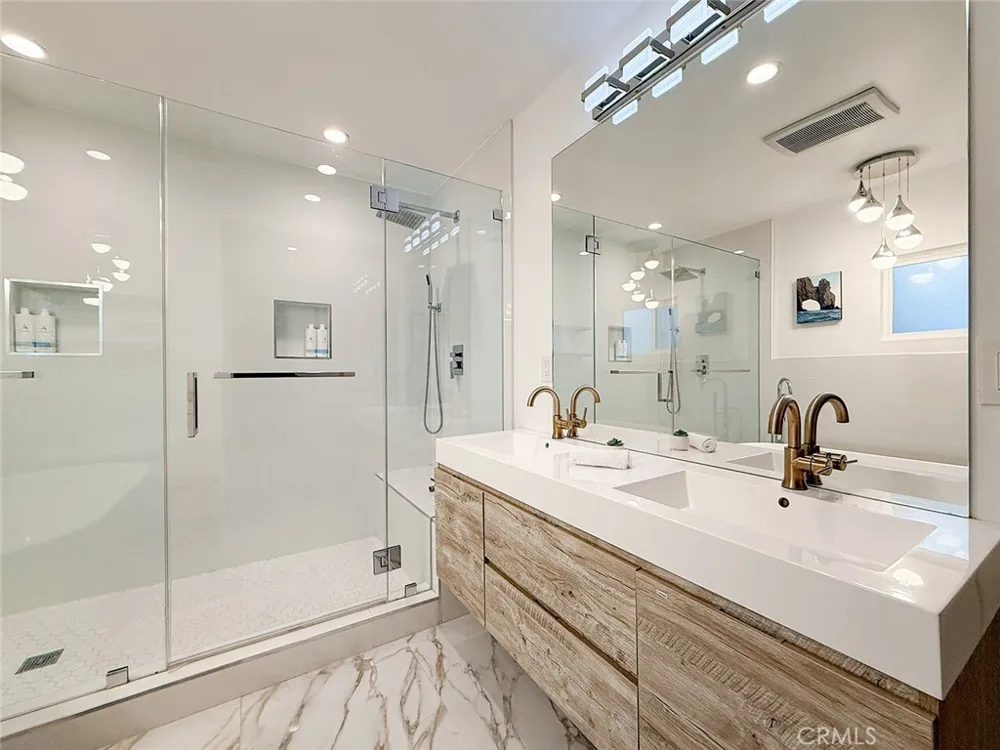 15722 Magnolia Encino, CA 91436