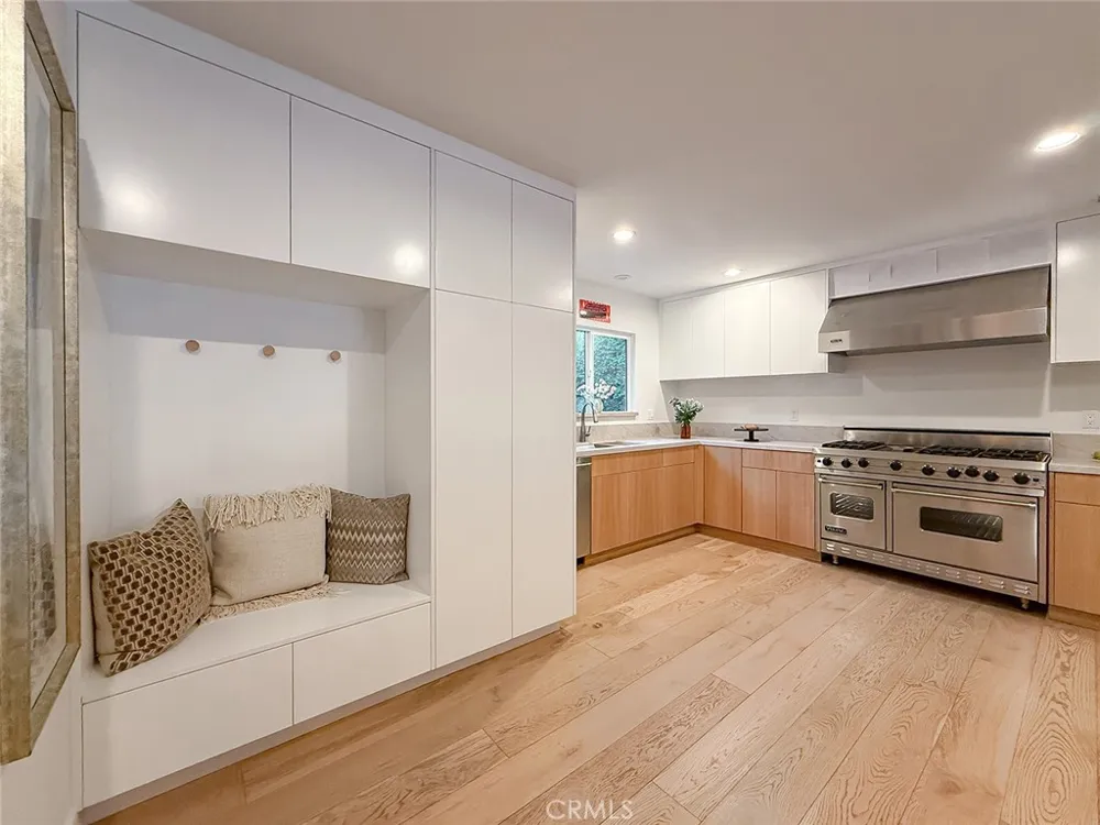 15722 Magnolia Encino, CA 91436