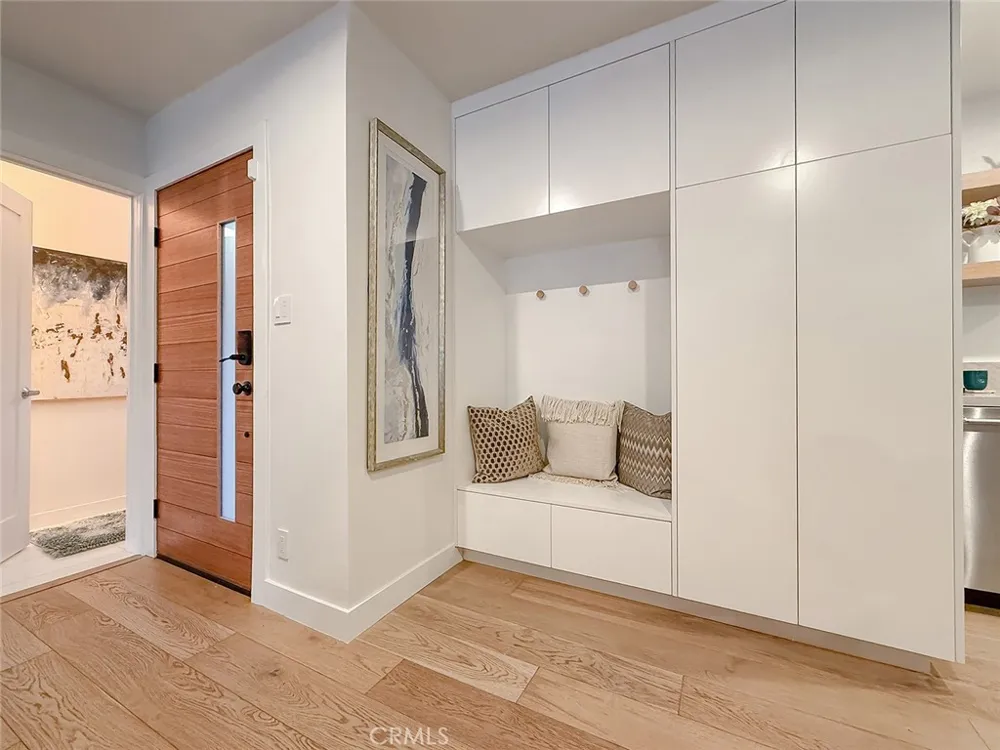 15722 Magnolia Encino, CA 91436