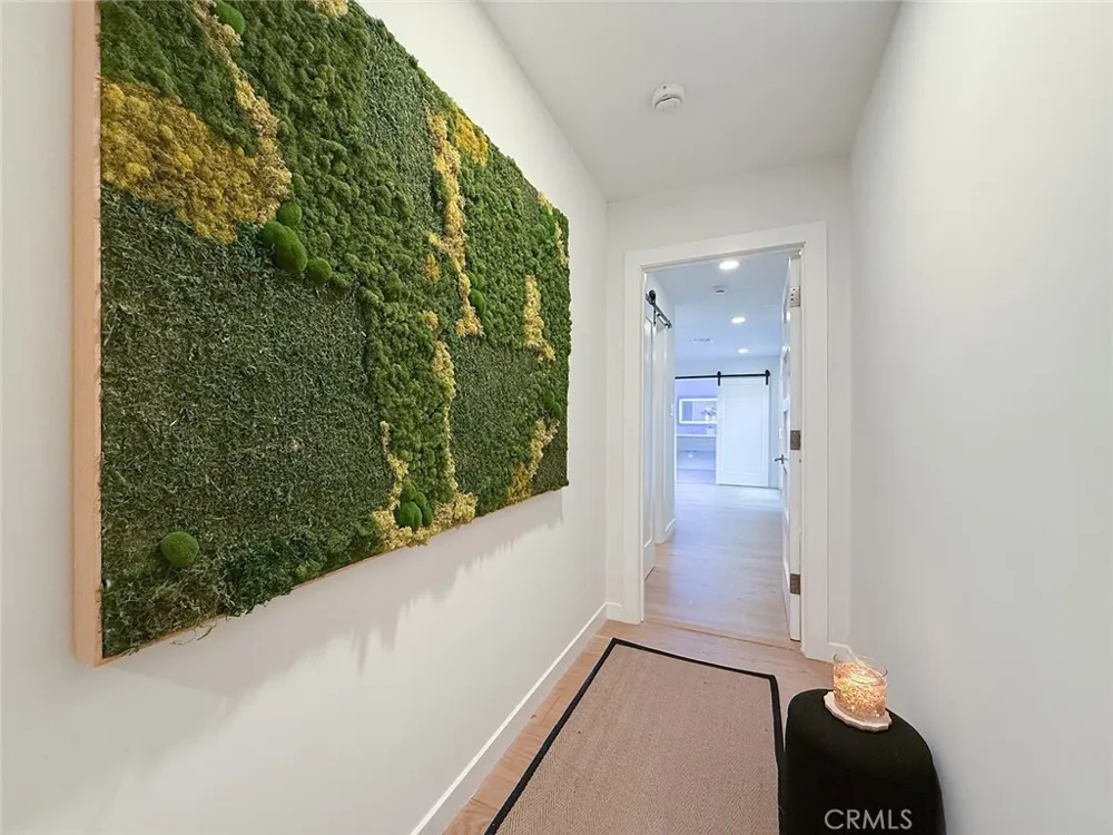 15722 Magnolia Encino, CA 91436