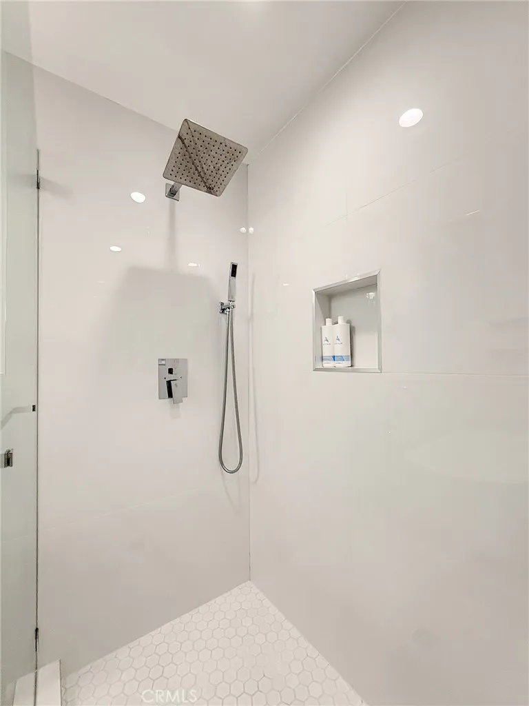 15722 Magnolia Encino, CA 91436