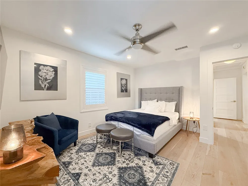 15722 Magnolia Encino, CA 91436