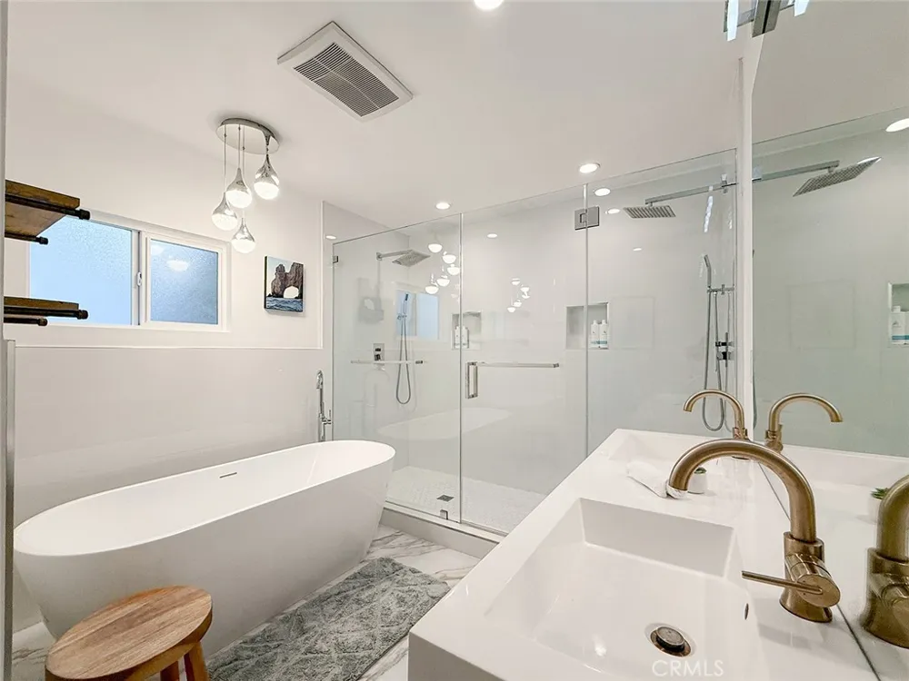 15722 Magnolia Encino, CA 91436