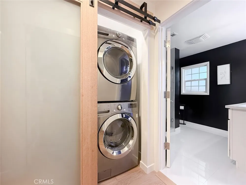 15722 Magnolia Encino, CA 91436