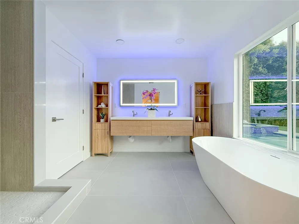 15722 Magnolia Encino, CA 91436