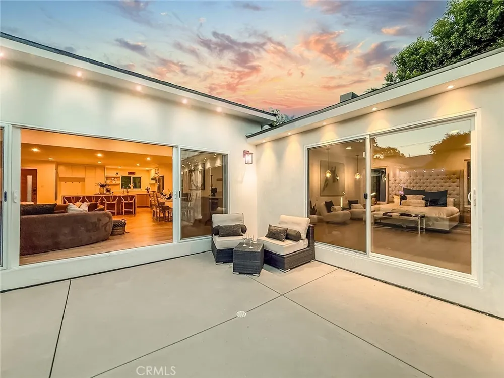 15722 Magnolia Encino, CA 91436
