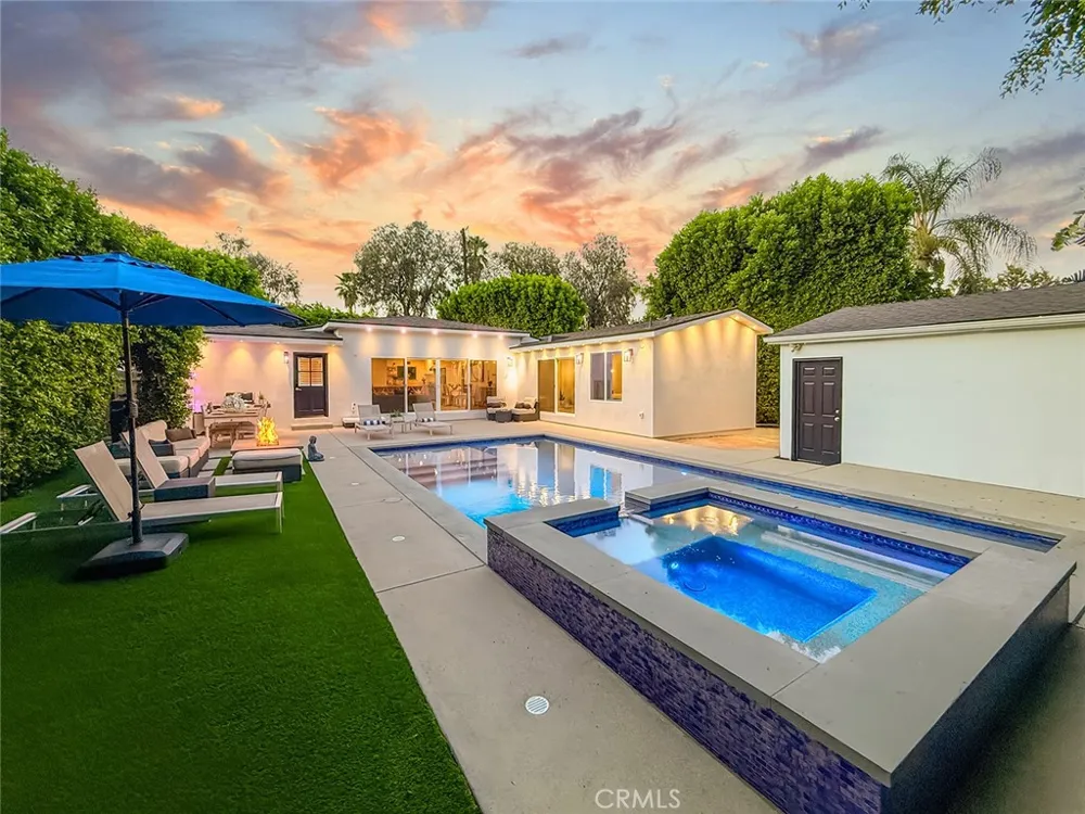 15722 Magnolia Encino, CA 91436